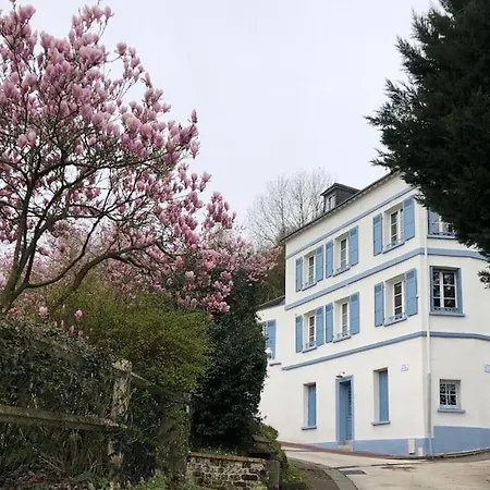 La Maison Blanche Apartment *